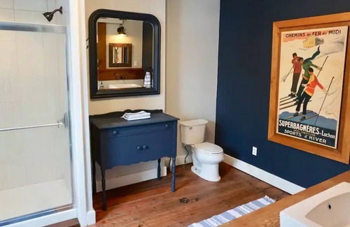 King Other | Retreat, Rekindle & Relax, Super host and zero check out chores
