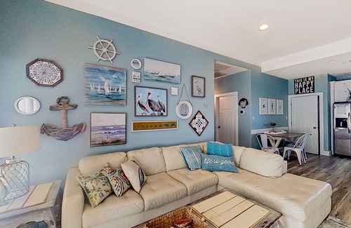 Crystal Beach House | Retreat | Steps to Beach | Large Deck | Sleeps 12