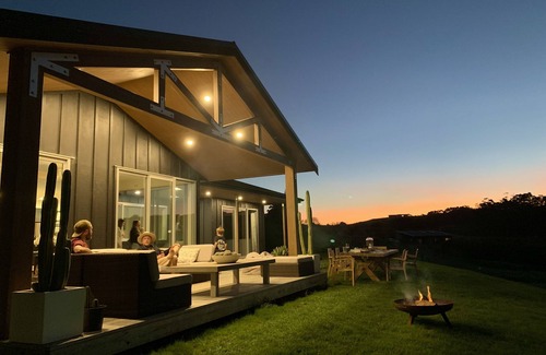 Matakana House | Retreat style home with hot tub, sauna, gym & country views. Great location!