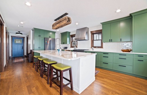 St. Louis County House | Retreat to Island Time a Waterfront home on Park Point
