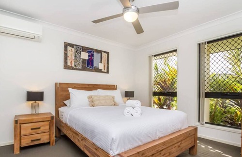 Dakabin House | Retreat to the North in this charming 3BR home away from home in Dakabin!