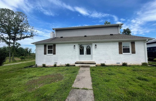 Gilbertsville House | Retreat to the Lake – Spacious 4BR Near The Moors Marina