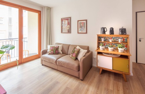 Mestre Apartment | Retreat to this Cozy, Modern and Glam Apartment