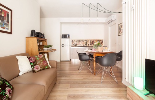 Mestre Apartment | Retreat to this Cozy, Modern and Glam Apartment