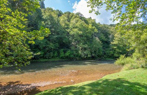 West Jefferson House | Retriever Beach - New River-frontage with Your Own Private Beach! Fire Pits - Games and More!