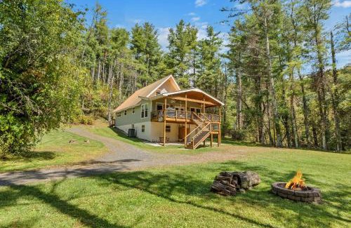 West Jefferson House | Retriever Beach - New River-frontage with Your Own Private Beach! Fire Pits - Games and More!