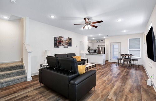 San Antonio House | Retro - A Birdy Vacation Rental