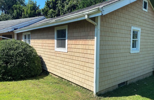 Montauk Apartment | Retro affordable 2-bedroom apartment with WiFi in Montauk