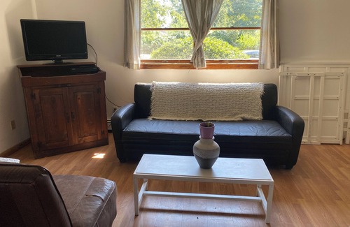 Montauk Apartment | Retro affordable 2-bedroom apartment with WiFi in Montauk