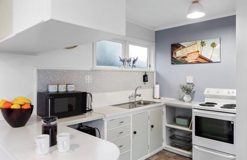 Mount Maunganui House | Retro Beach Vibes - Central Mount location