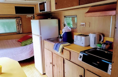 Valery House | RETRO CARAVAN SLEEPS 6 only 8 Minutes from A1 VALERY Mid North Coast