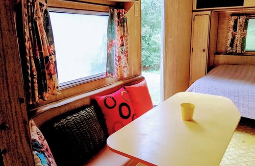 Valery House | RETRO CARAVAN SLEEPS 6 only 8 Minutes from A1 VALERY Mid North Coast
