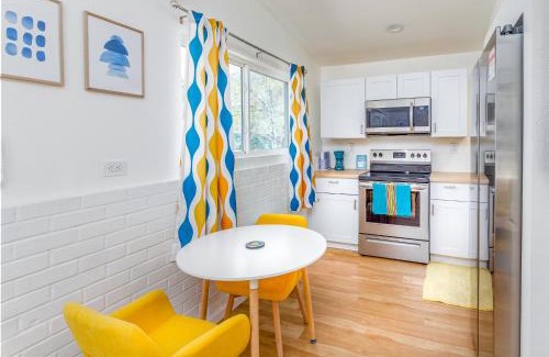 Three Rivers House | Retro Casita on the River! only 1 min to SNP gate! Riverfront with swimming