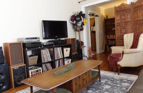 Athens House | Retro Chic in Normaltown