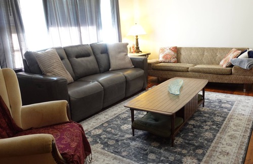 Athens House | Retro Chic in Normaltown