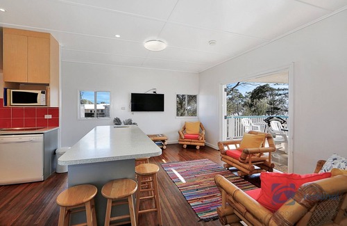 Woodgate House | Retro Esplanade property with Ocean views