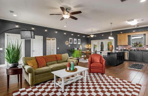 Gulf Breeze House | Retro Haven Beach Fun & Family Home