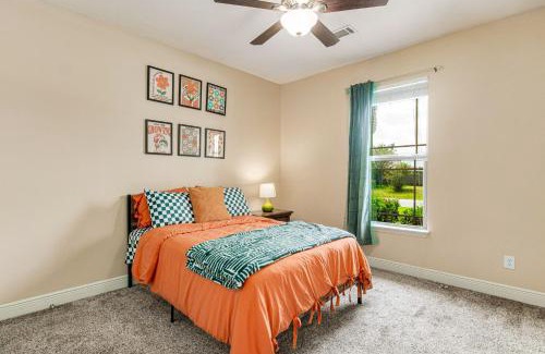 Gulf Breeze House | Retro Haven Beach Fun & Family Home