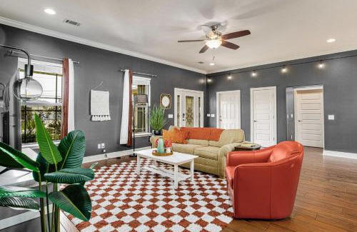 Gulf Breeze House | Retro Haven Beach Fun & Family Home
