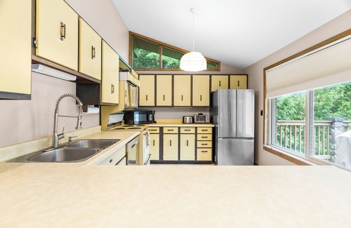 Port Franks Cottage | Retro Hill Top Beach House