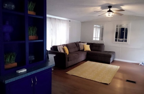 Claiborne House | Retro home