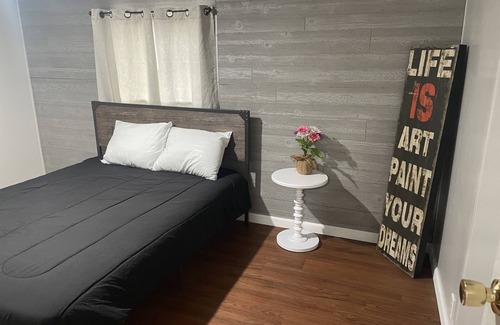 Claiborne House | Retro home