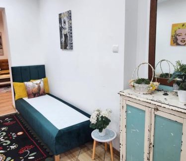 Przemysl Apartment | Retro House ogród prywatny parking x 2 i stacja ładowania parter