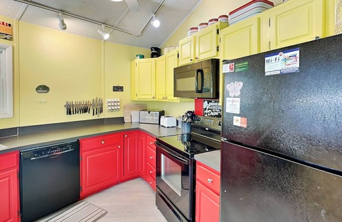 McHenry Cabin | Retro Lake Landing