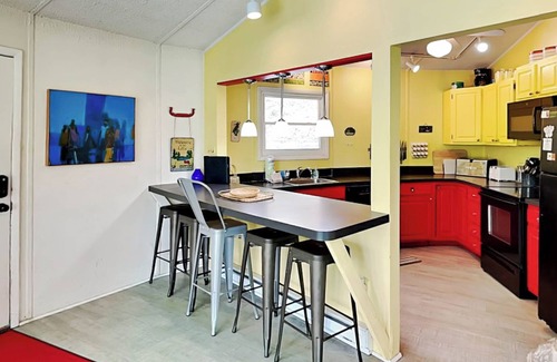 McHenry Cabin | Retro Lake Landing