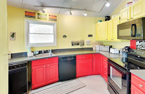 McHenry Cabin | Retro Lake Landing
