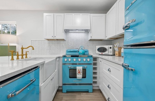 Laurel Park House | Retro Laurel Park Guest Cottage