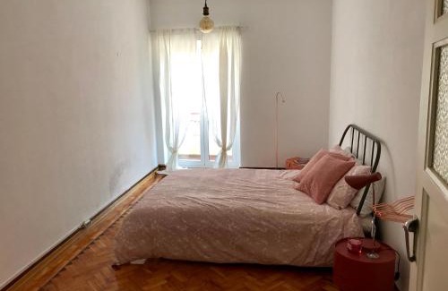 Linda-a-Velha Apartment | Retro Love Belem