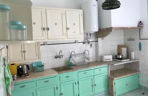 Linda-a-Velha Apartment | Retro Love Belem