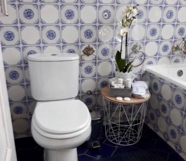 Linda-a-Velha Apartment | Retro Love Belem