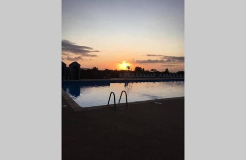 Paignton Apartment | RETRO LUX GET-AWAY BY THE SEA W/POOL, GYM & VIEWS