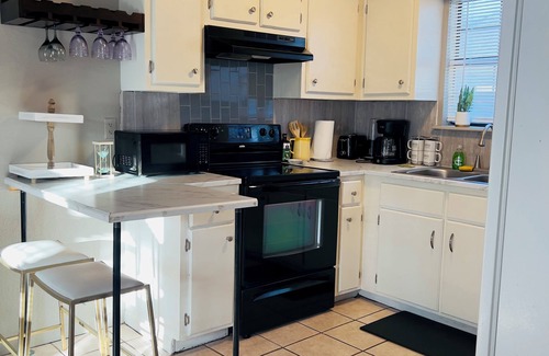 Eagle Pass Apartment | Retro Place - 2bedroom/1bathroom - GREAT VALUE!