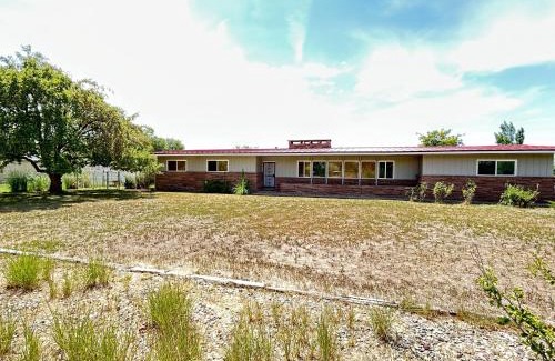 Grand Junction House | Retro Retreat A 60's Time Capsule home