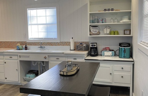 Avinger House | Retro Retreat at Lake of the Pines