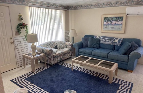 Englewood South House | Retro Retreat – Canal-Front 2BR Close to Beach