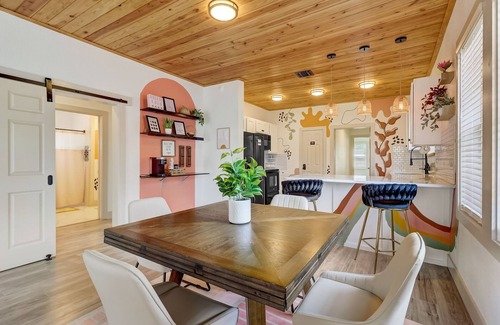Eastside Promise Neighborhood House | Retro Retreat: Near Frost Center, FT Sam, Riverwalk