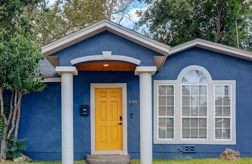 Eastside Promise Neighborhood House | Retro Retreat: Near Frost Center, FT Sam, Riverwalk