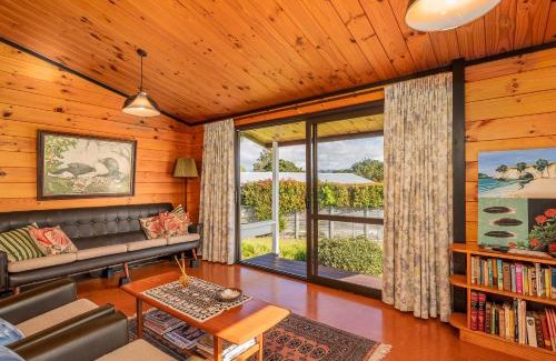 Pauanui House | Retro Revival - Pauanui Holiday Home