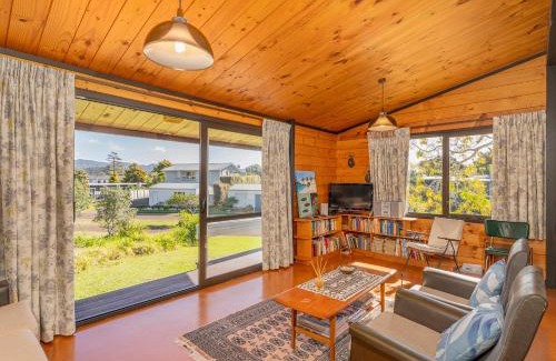 Pauanui House | Retro Revival - Pauanui Holiday Home