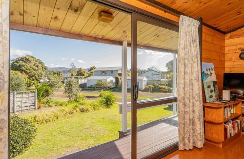 Pauanui House | Retro Revival - Pauanui Holiday Home