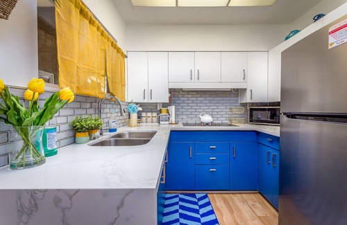 Three Rivers House | Retro River House! Waterfront, Firepit🔥, BBQ, Gameroom, 1 min to Sequoia Park.