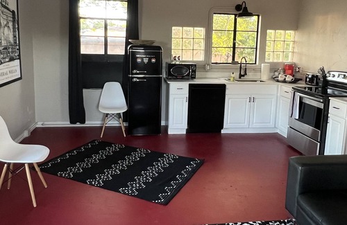 Mineral Wells Apartment | Retro Studio Apartment in the Heart of Downtown