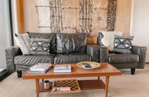 Matarangi House | Retro Style Beach Retreat - Matarangi Holiday Unit