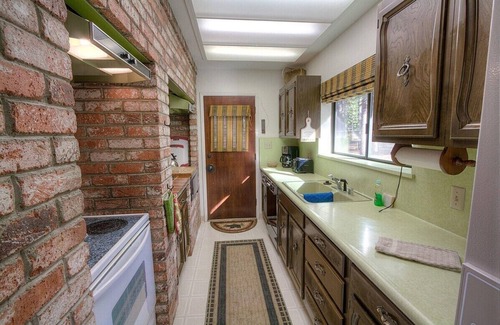 Montgomery Estates House | Retro Vibe- Forest is your backyard (COH0854)