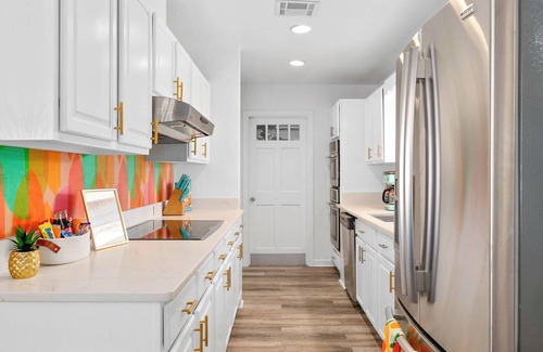Catalina House | Retro Waterfront - Pool & Hottub, Tiki Bar, Dock, Fire-Pit, Kayaks, Paddleboards