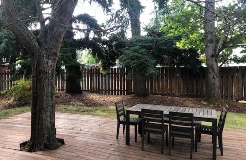 Hood River House | Retro West 30 day minimum